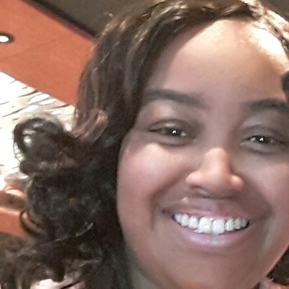 Meet your Posher, Adrienne